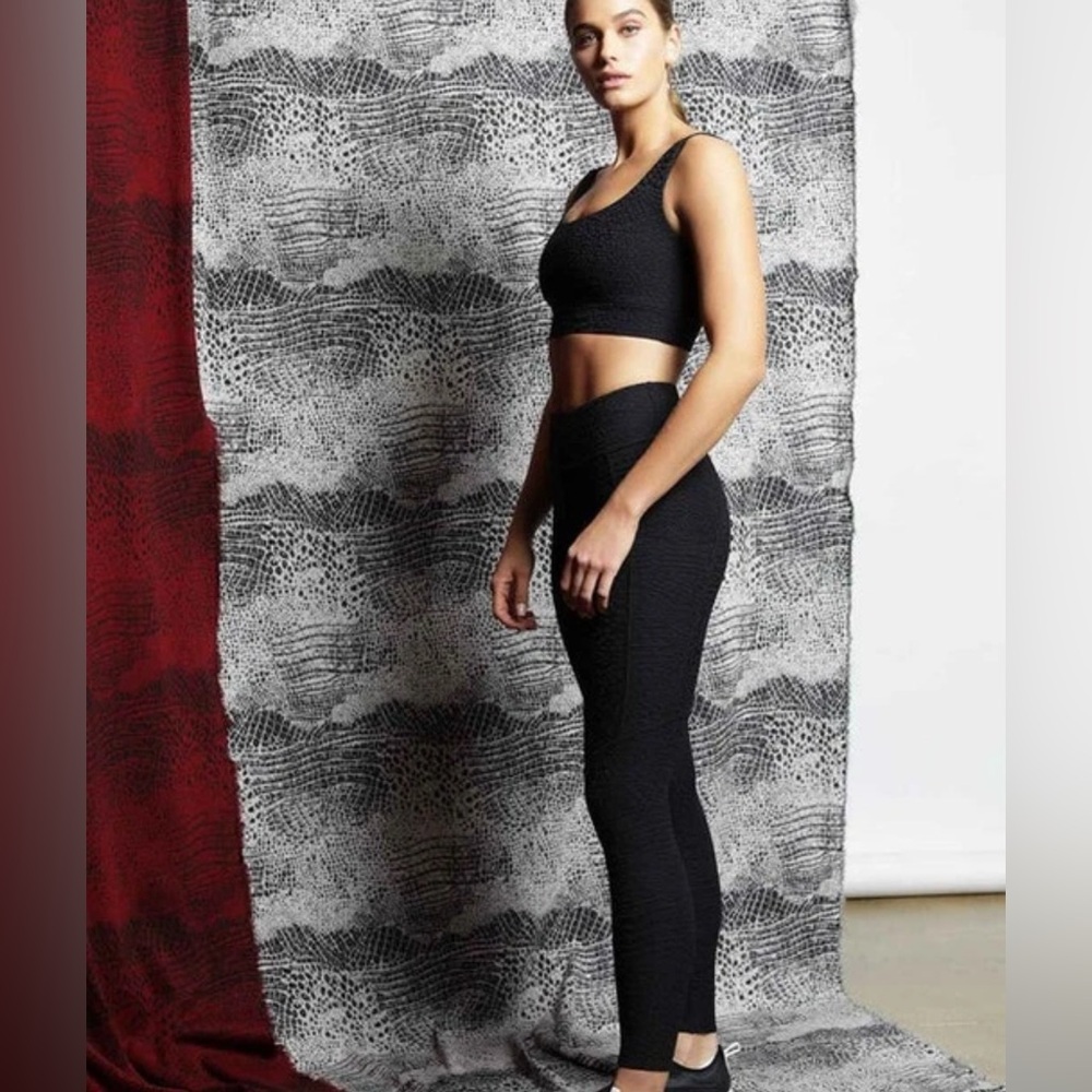 NWT, Womens "Caimen" Crocodile Legging size XS - Twenty Montreal